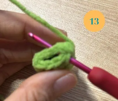 Closing a leaf with single crochet