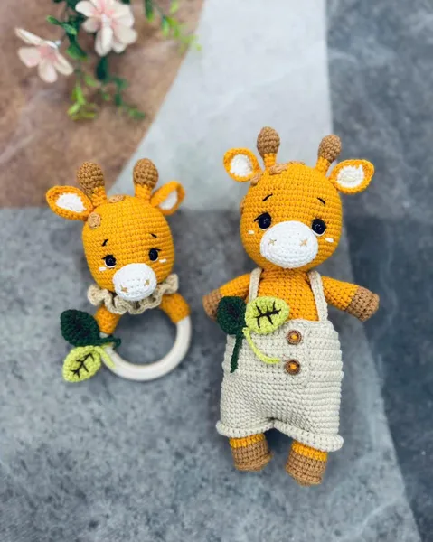 Handmade Crochet Giraffe Plush Set – Cotton Amigurumi Baby Rattle