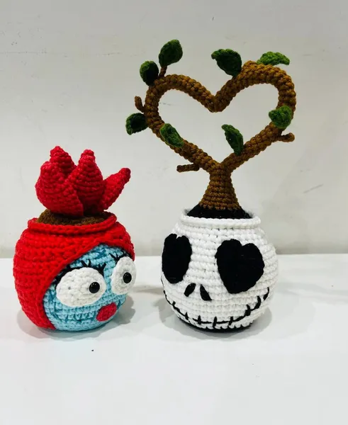 Handmade Crochet Skeleton Planter – Spooky Gothic Plant Pot