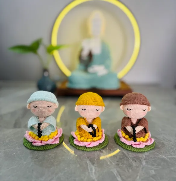 Handmade Crochet Lotus Buddha – Little Monk Crochet – Monk Crochet