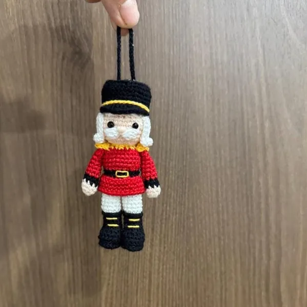 Tiny Nutcracker Crochet Pattern – Nutcracker mini