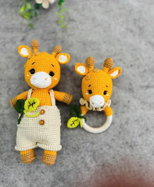 Gehäkelte Giraffe Set – Amigurumi Babyrassel aus Baumwolle – Babyrassel gehäkelt