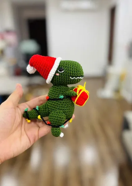 Christmas T-Rex Crochet Plush – hanging room