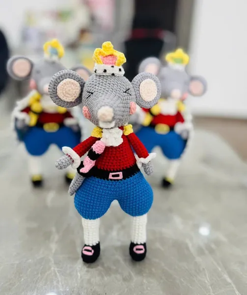 Nutcracker Mouse King Crochet Pattern – christmas mouse