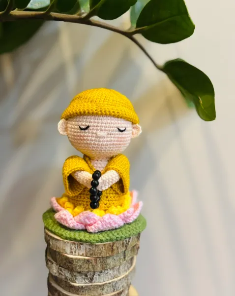Handmade Crochet Lotus Buddha – Little Monk Crochet – Lotus Buddha
