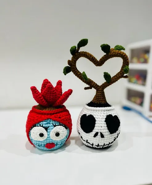 Handmade Crochet Skeleton Planter – Spooky Gothic Plant Pot – Valentine's Day gift