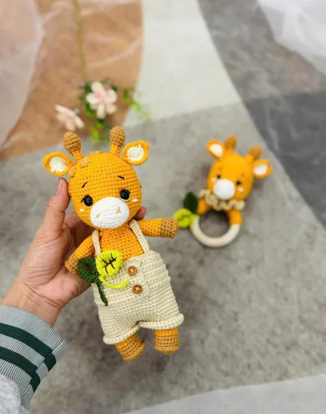 Gehäkelte Giraffe Set – Amigurumi Babyrassel aus Baumwolle – Giraffe gehäkelt