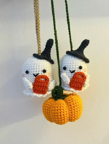 Crochet Halloween Car Charm – Ghost and Pumpkin – hanging car
